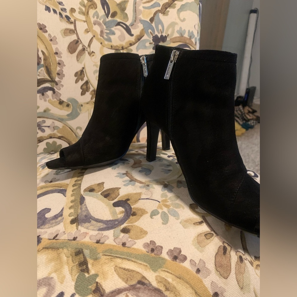 Unisa Elegant Black Peep-Toe Ankle Boots - Picture 3 of 8